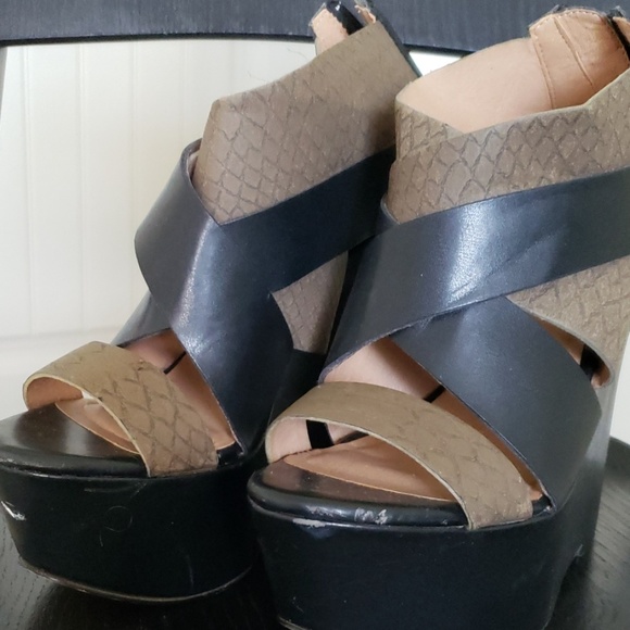 Shoes - Wedges - Picture 2 of 2